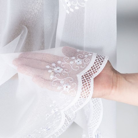 Firanka z aplikacją na markizecie ze wzorem pasowym, wysokość 180cm, kolor 001 biały 040613/433/001/000180/1