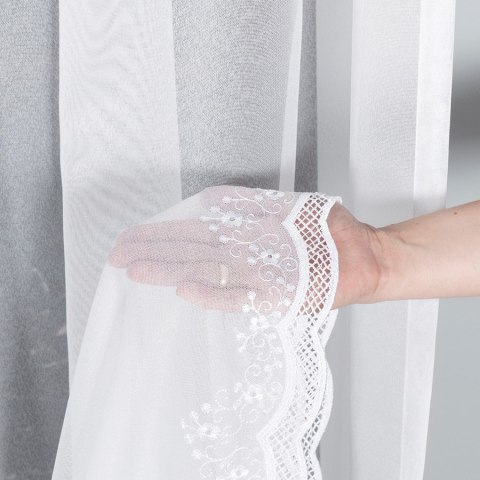 Firanka z aplikacją na markizecie 040613 wysokość 250 cm kolor biały