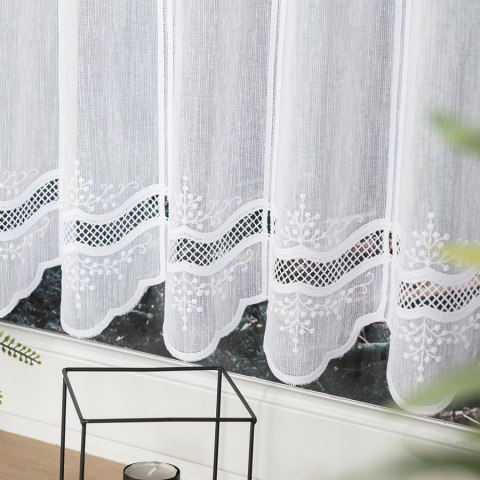 Zazdrostka haftowana panelowa ze wzorem na samym dole, wysokość 60cm, kolor 001 biały 044716/000/001/000060/1 Zazdrostka haftowana panelowa ze wzorem na samym dole, wysokość 60cm, kolor 001 biały 044716/000/001/000060/1
