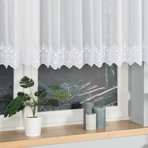 Firanka haftowana ze wzorem na samym dole, wysokość 120cm, kolor 001 biały 123397/768/001/000120/1