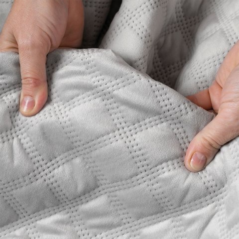 VELVI Narzuta dekoracyjna, rozmiar 170x210cm, kolor 021 pastelowy szary VELVI0/NAP/021/170210/1 VELVI Narzuta dekoracyjna, rozmiar 170x210cm, kolor 021 pastelowy szary VELVI0/NAP/021/170210/1