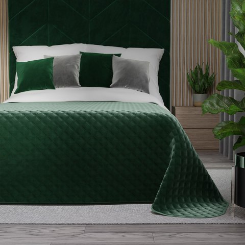 VELVI Narzuta dekoracyjna, rozmiar 220x240cm, kolor 010 ciemny zielony; butelkowy VELVI0/NAP/010/220240/1 VELVI Narzuta dekoracyjna, rozmiar 220x240cm, kolor 010 ciemny zielony; butelkowy VELVI0/NAP/010/220240/1