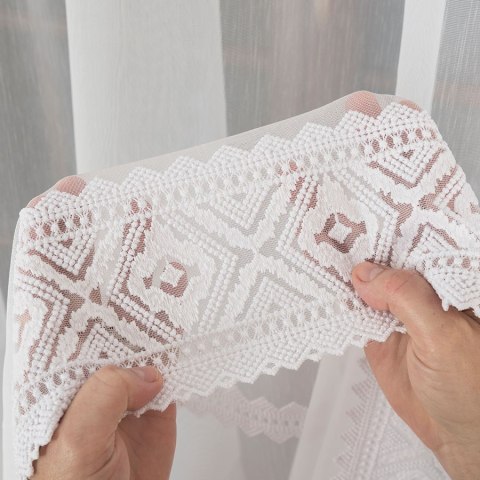 Firanka haftowana ze wzorem pasowym, wysokość 280cm, kolor 001 biały 127111/768/001/000280/1 Firanka haftowana ze wzorem pasowym, wysokość 280cm, kolor 001 biały 127111/768/001/000280/1