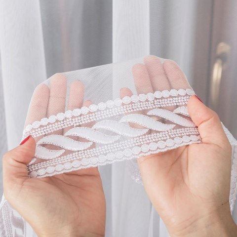 Firanka haftowana na greckim tiulu ze wzorem pasowym, wysokość 310cm, kolor 001 biały FH0010/885/001/000310/1 Firanka haftowana na greckim tiulu ze wzorem pasowym, wysokość 310cm, kolor 001 biały FH0010/885/001/000310/1