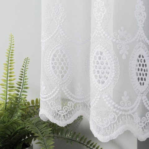 Firanka haftowana ze wzorem na samym dole, wysokość 120cm, kolor 001 biały 123946/768/001/000120/1 Firanka haftowana ze wzorem na samym dole, wysokość 120cm, kolor 001 biały 123946/768/001/000120/1