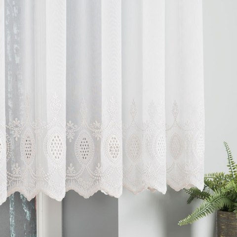Firanka haftowana ze wzorem na samym dole, wysokość 120cm, kolor 003 123946/768/003/000120/1 Firanka haftowana ze wzorem na samym dole, wysokość 120cm, kolor 003 123946/768/003/000120/1