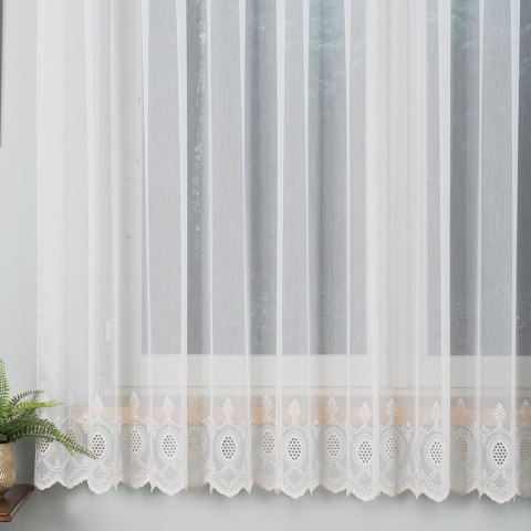 Firanka haftowana ze wzorem na samym dole, wysokość 180cm, kolor 003 123946/768/003/000180/1 Firanka haftowana ze wzorem na samym dole, wysokość 180cm, kolor 003 123946/768/003/000180/1