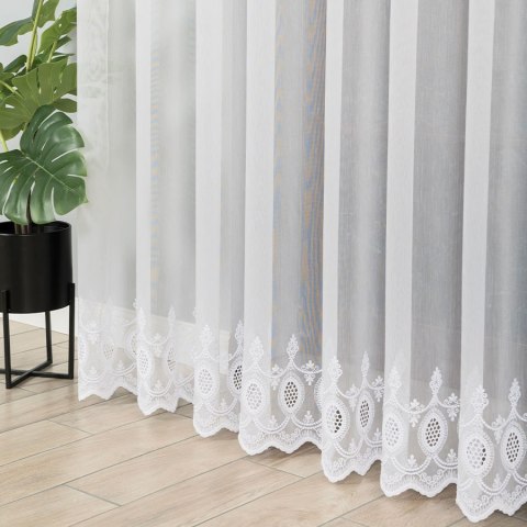 Firanka haftowana ze wzorem na samym dole, wysokość 280cm, kolor 001 biały 123946/768/001/000280/1 Firanka haftowana ze wzorem na samym dole, wysokość 280cm, kolor 001 biały 123946/768/001/000280/1