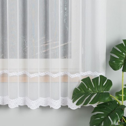 Firanka haftowana ze wzorem pasowym, wysokość 180cm, kolor 001 biały 127080/768/001/000180/1 Firanka haftowana ze wzorem pasowym, wysokość 180cm, kolor 001 biały 127080/768/001/000180/1