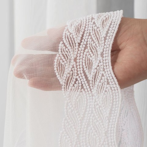 Firanka haftowana ze wzorem pasowym, wysokość 180cm, kolor 001 biały 127080/768/001/000180/1 Firanka haftowana ze wzorem pasowym, wysokość 180cm, kolor 001 biały 127080/768/001/000180/1