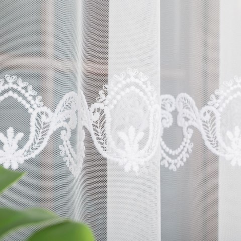 Firanka haftowana ze wzorem pasowym, wysokość 280cm, kolor 001 biały 242596/885/001/000280/1 Firanka haftowana ze wzorem pasowym, wysokość 280cm, kolor 001 biały 242596/885/001/000280/1