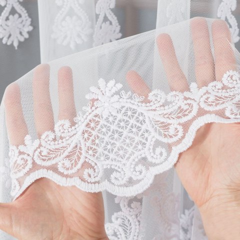 Firanka haftowana ze wzorem pasowym, wysokość 280cm, kolor 001 biały 242596/885/001/000280/1 Firanka haftowana ze wzorem pasowym, wysokość 280cm, kolor 001 biały 242596/885/001/000280/1