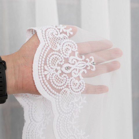 Firanka haftowana ze wzorem na samym dole, wysokość 180cm, kolor 001 biały 242697/768/001/000180/1 Firanka haftowana ze wzorem na samym dole, wysokość 180cm, kolor 001 biały 242697/768/001/000180/1