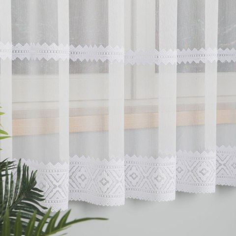 Firanka haftowana ze wzorem pasowym, wysokość 180cm, kolor 001 biały 127111/768/001/000180/1 Firanka haftowana ze wzorem pasowym, wysokość 180cm, kolor 001 biały 127111/768/001/000180/1