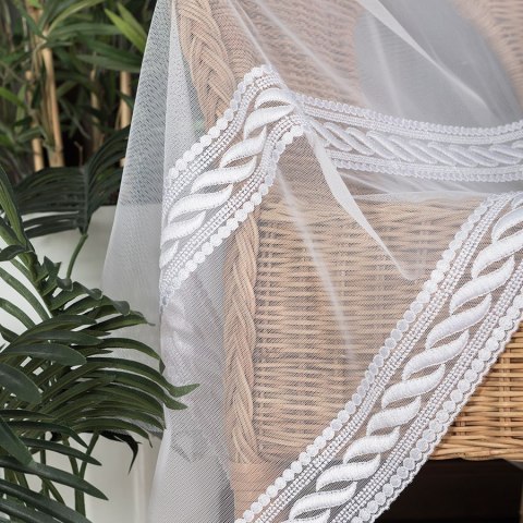 Firanka haftowana na greckim tiulu ze wzorem pasowym, wysokość 310cm, kolor 001 biały FH0011/885/001/000310/1 Firanka haftowana na greckim tiulu ze wzorem pasowym, wysokość 310cm, kolor 001 biały FH0011/885/001/000310/1
