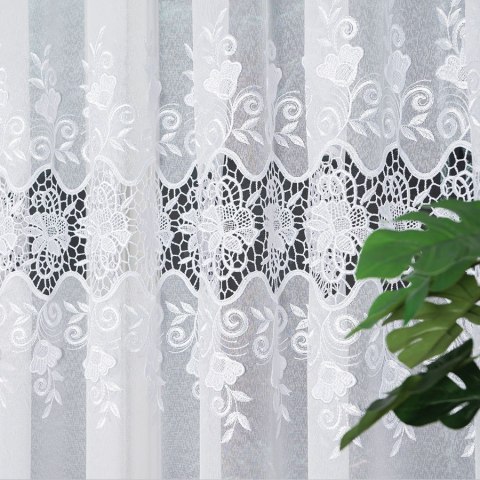 Firanka z aplikacją ze wzorem pasowym na markizecie, wysokość 180cm, kolor 001 biały 122625/433/001/000180/1