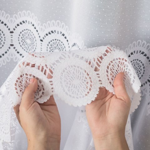 Firanka żakardowa ze wzorem pasowym, wysokość 160cm, kolor 001 biały 107835/000/001/000160/1 Firanka żakardowa ze wzorem pasowym, wysokość 160cm, kolor 001 biały 107835/000/001/000160/1