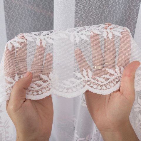 Firanka żakardowa ze wzorem na samym dole, wysokość 180cm, kolor 001 biały 648250/000/001/000180/1 Firanka żakardowa ze wzorem na samym dole, wysokość 180cm, kolor 001 biały 648250/000/001/000180/1