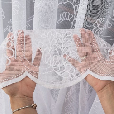 Firanka żakardowa ze wzorem po całości, wysokość 180cm, kolor 001 biały 618475/000/001/000180/1 Firanka żakardowa ze wzorem po całości, wysokość 180cm, kolor 001 biały 618475/000/001/000180/1
