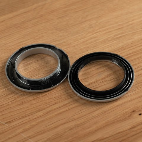 Przelotka plastikowa Uniwersalna, 10szt.,śr wew 35,5mm zewn. 57,5mm, kolor chrom mat 020 PRZELO/PLA/020/004004/1 Przelotka plastikowa Uniwersalna, 10szt.,śr wew 35,5mm zewn. 57,5mm, kolor chrom mat 020 PRZELO/PLA/020/004004/1
