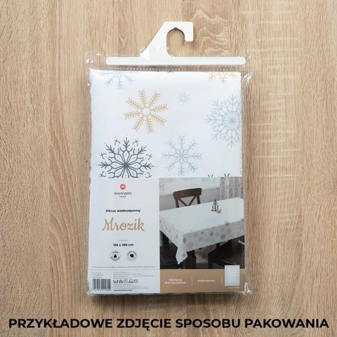 Bieżnik wodoodporny ŚNIEŻKI VELVET 40x140 cm kolor jasny niebieski ze srebrnym zdobieniem Bieżnik wodoodporny ŚNIEŻKI VELVET 40x140 cm kolor jasny niebieski ze srebrnym zdobieniem