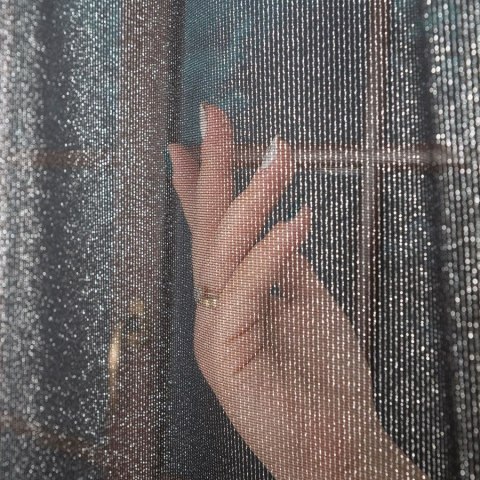 001513 Firana gotowa na taśmie z obciążnikiem, szerokość 420 x wysokość 300, kolor 017 czarny ze srebrną nitką 001513/FGT/017/42 001513 Firana gotowa na taśmie z obciążnikiem, szerokość 420 x wysokość 300, kolor 017 czarny ze srebrną nitką 001513/FGT/017/42