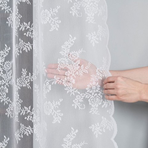 Firanka żakardowa ze wzorem po całości, obustronnie wykończona, szerokość 150cm, kolor 001 biały 090375/000/001/000150/1 Firanka żakardowa ze wzorem po całości, obustronnie wykończona, szerokość 150cm, kolor 001 biały 090375/000/001/000150/1