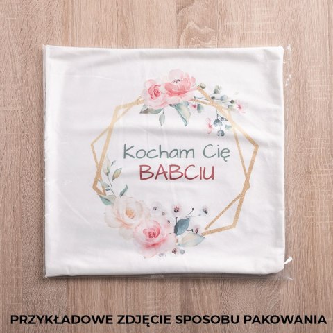 KOCHAM CIĘ BABCIU Poszewka dekoracyjna VELVET, 40x40cm, kolor 001 biały P00107/POP/001/040040/1 KOCHAM CIĘ BABCIU Poszewka dekoracyjna VELVET, 40x40cm, kolor 001 biały P00107/POP/001/040040/1