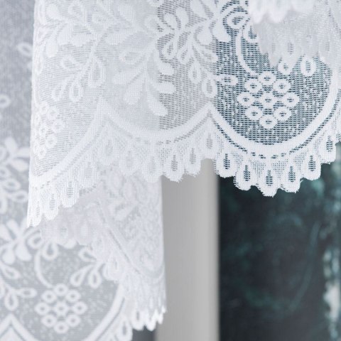 KAROLINA Firanka żakardowa odpasowana ze wzorem po całości, szerokość 300 x wysokość 110cm, kolor 001 biały 054160/FOL/001/00011