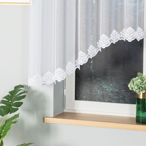 ŻAKLINA Firanka żakardowa odpasowana ze wzorem na samym dole, szerokość 300 x wysokość 140cm, kolor 001 biały 023405/FOL/001/000
