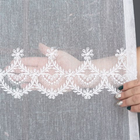 Firanka haftowana 112756 wysokość 280 cm kolor biały Firanka haftowana 112756 wysokość 280 cm kolor biały