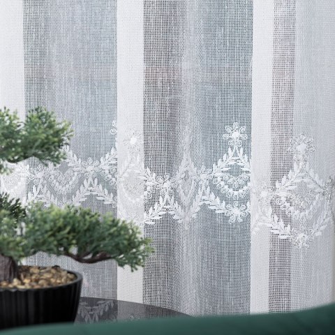 Firanka haftowana 112756 wysokość 280 cm kolor biały Firanka haftowana 112756 wysokość 280 cm kolor biały