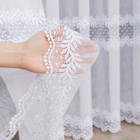 Firanka z aplikacją ze wzorem pasowym, wysokość 280cm, kolor 001 biały 009211/382/001/000280/1