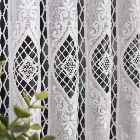 Zazdrostka haftowana panelowa na batyście, wysokość 60cm, kolor 001 biały 015620/420/001/000060/1 Zazdrostka haftowana panelowa na batyście, wysokość 60cm, kolor 001 biały 015620/420/001/000060/1