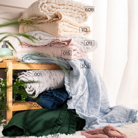 WERONA Narzuta dekoracyjna z falbaną w kropki, 220x240cm, kolor 302 baby blue WERONA/NAP/302/220240/1 WERONA Narzuta dekoracyjna z falbaną w kropki, 220x240cm, kolor 302 baby blue WERONA/NAP/302/220240/1
