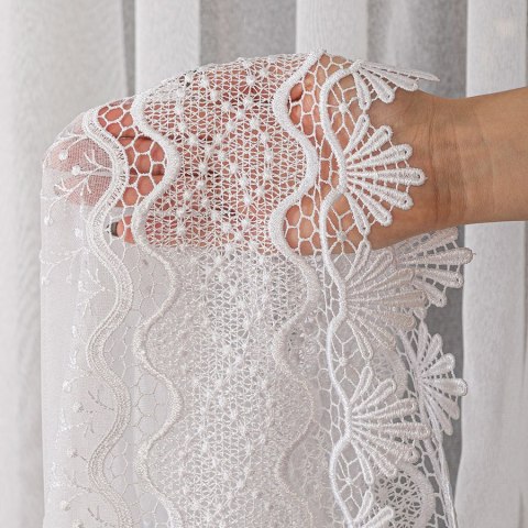 Firanka z aplikacją na markizecie ze wzorem pasowym, wysokość 180cm, kolor 001 biały 081445/433/001/000180/1 Firanka z aplikacją na markizecie ze wzorem pasowym, wysokość 180cm, kolor 001 biały 081445/433/001/000180/1