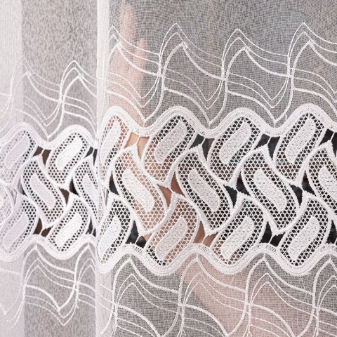 Firanka z aplikacją na markizecie ze wzorem pasowym, wysokość 180cm, kolor 001 biały 081928/433/001/000180/1 Firanka z aplikacją na markizecie ze wzorem pasowym, wysokość 180cm, kolor 001 biały 081928/433/001/000180/1