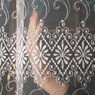 Firanka haftowana, wysokość 180cm, kolor 001 biały 109085/020/001/000180/1