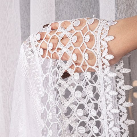 Firanka z aplikacją na markizecie ze wzorem pasowym, wysokość 175cm, kolor 001 biały 009345/433/001/000175/1 Firanka z aplikacją na markizecie ze wzorem pasowym, wysokość 175cm, kolor 001 biały 009345/433/001/000175/1