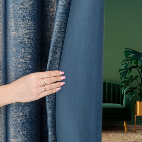 ELEONORA Zasłona gotowa na przelotkach, szerokość 140cm x wysokość 250cm, kolor 011 granatowy ze złotym nadrukiem na VELVI TD003 ELEONORA Zasłona gotowa na przelotkach, szerokość 140cm x wysokość 250cm, kolor 011 granatowy ze złotym nadrukiem na VELVI TD003