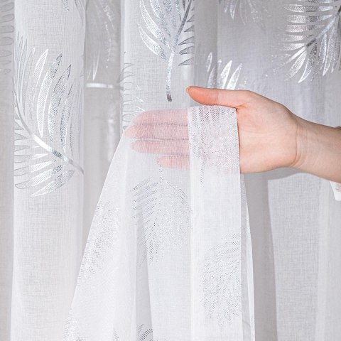 MARIETTA Firana gotowa na przelotkach z ołowianką, szerokość 140cm x wysokość 250cm, kolor 001 biały ze srebrnym zdobieniem 0002 MARIETTA Firana gotowa na przelotkach z ołowianką, szerokość 140cm x wysokość 250cm, kolor 001 biały ze srebrnym zdobieniem 0002