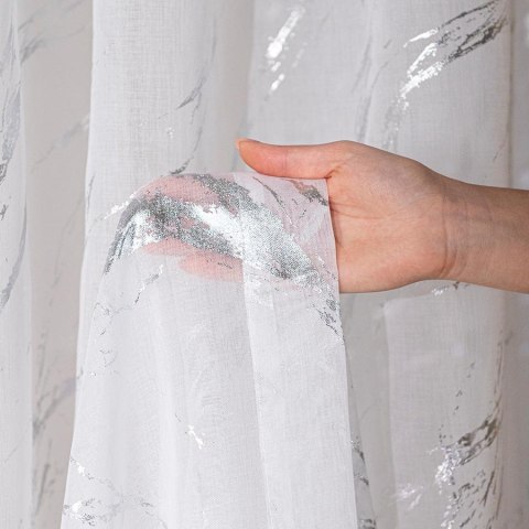 MARMA Firana gotowa na przelotkach z ołowianką, szerokość 140cm x wysokość 250cm, kolor 001 biały ze srebrnym zdobieniem 132101/ MARMA Firana gotowa na przelotkach z ołowianką, szerokość 140cm x wysokość 250cm, kolor 001 biały ze srebrnym zdobieniem 132101/