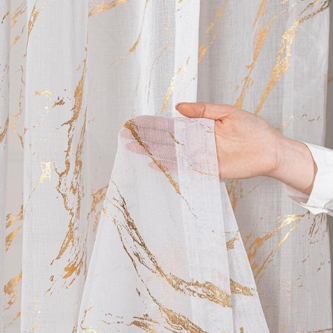 MARMA Firana gotowa na taśmie z ołowianką, szerokość 140cm x wysokość 250cm, kolor 001 biały ze złotym zdobieniem 132101/FGT/004 MARMA Firana gotowa na taśmie z ołowianką, szerokość 140cm x wysokość 250cm, kolor 001 biały ze złotym zdobieniem 132101/FGT/004