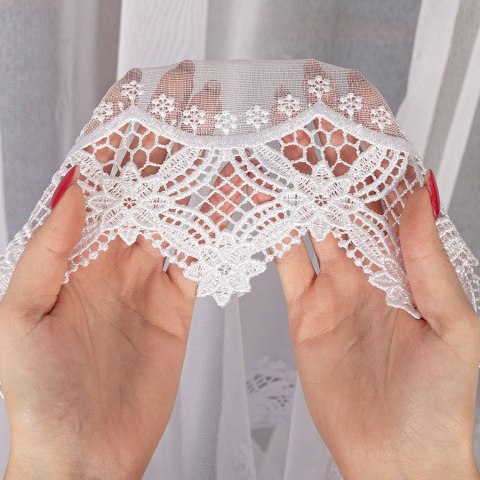 Firanka z aplikacją ze wzorem pasowym na markizecie z połyskiem, wysokość 175cm, kolor 001 biały 112860/433/001/000175/1 Firanka z aplikacją ze wzorem pasowym na markizecie z połyskiem, wysokość 175cm, kolor 001 biały 112860/433/001/000175/1