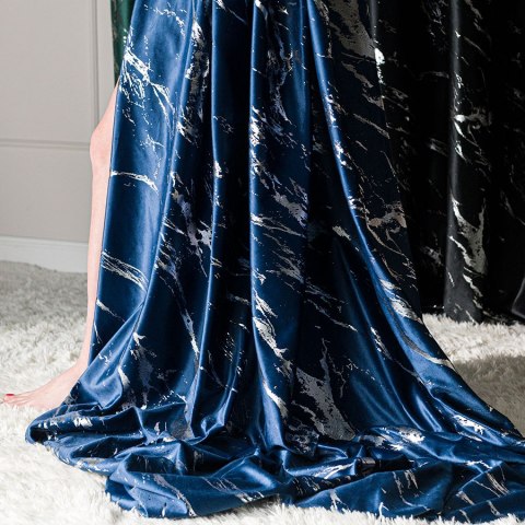 MARMA Zasłona gotowa na przelotkach, szerokość 140cm x wysokość 250cm, kolor 011 granatowy ze srebrnym nadrukiem na VELVI TD0037 MARMA Zasłona gotowa na przelotkach, szerokość 140cm x wysokość 250cm, kolor 011 granatowy ze srebrnym nadrukiem na VELVI TD0037