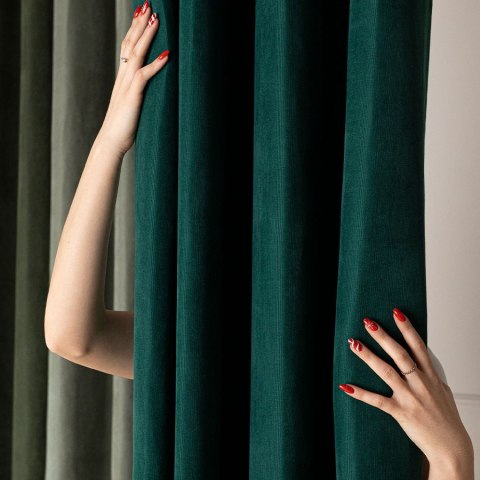 MILAS SOFT Zasłona gotowa na przelotkach, szerokość 140cm x wysokość 250cm, kolor 789 butelkowa zieleń MILAS1/ZGP/789/140250/1 MILAS SOFT Zasłona gotowa na przelotkach, szerokość 140cm x wysokość 250cm, kolor 789 butelkowa zieleń MILAS1/ZGP/789/140250/1