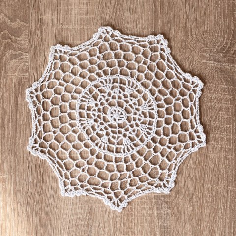Serweta z ażurem, szerokość 25cm x wysokość 25cm, kolor 001 biały 914166/KSP/001/025025/1 Serweta z ażurem, szerokość 25cm x wysokość 25cm, kolor 001 biały 914166/KSP/001/025025/1