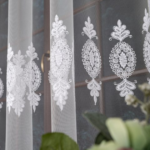 Firanka haftowana pasowa, wysokość 285cm, kolor 001 biały FH0018/020/001/000285/1