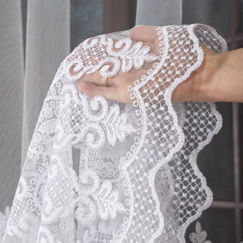 Firanka haftowana pasowa, wysokość 285cm, kolor 001 biały FH0018/020/001/000285/1