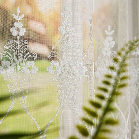 Firanka haftowana z samym dołem, wysokość 170cm, kolor 010 offwhite FH0036/020/010/000170/1